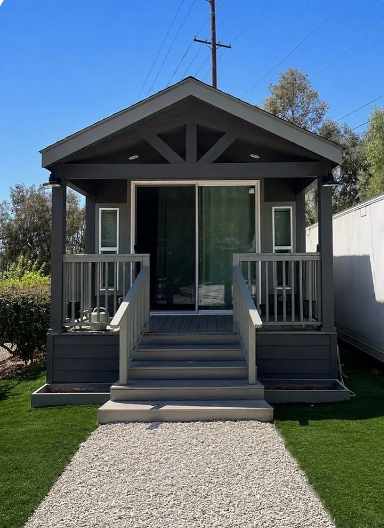 1 bed, 1.0 bath, 495 sqft, $1,900 — Photo 1