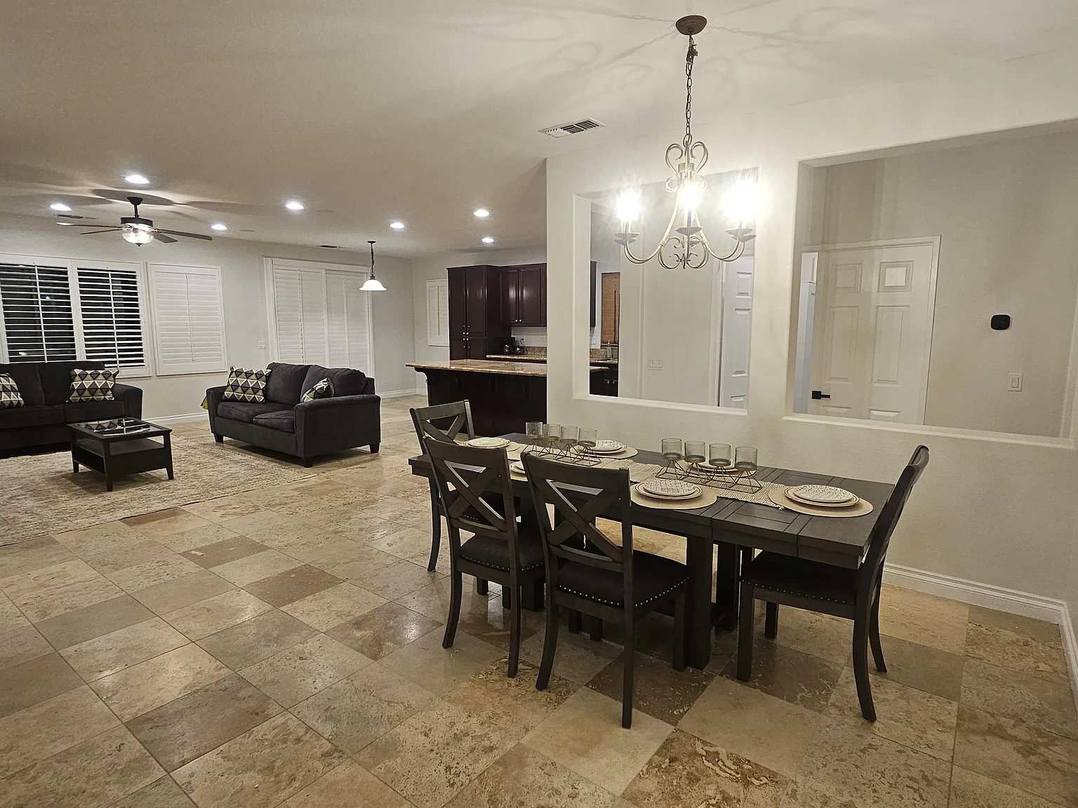 4 bed, 2.5 bath, 1947 sqft, $3,600 — Photo 4