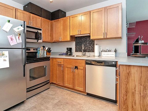 2nd image of 351 Oakhill Ave APT 207