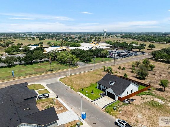 4th image of 810 W 17th St Lot 2