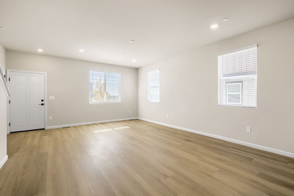 2415 Violet Cress Ln