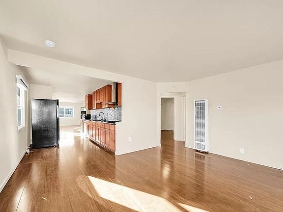 3rd image of 37055 Elm St