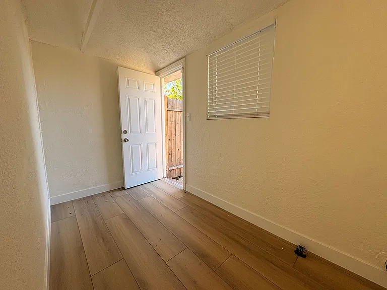 15635 Curtis Ave #1 — Photo 20