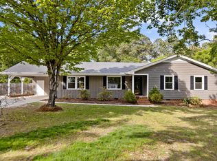 929 Greenbriar Dr, Fuquay Varina, NC 27526