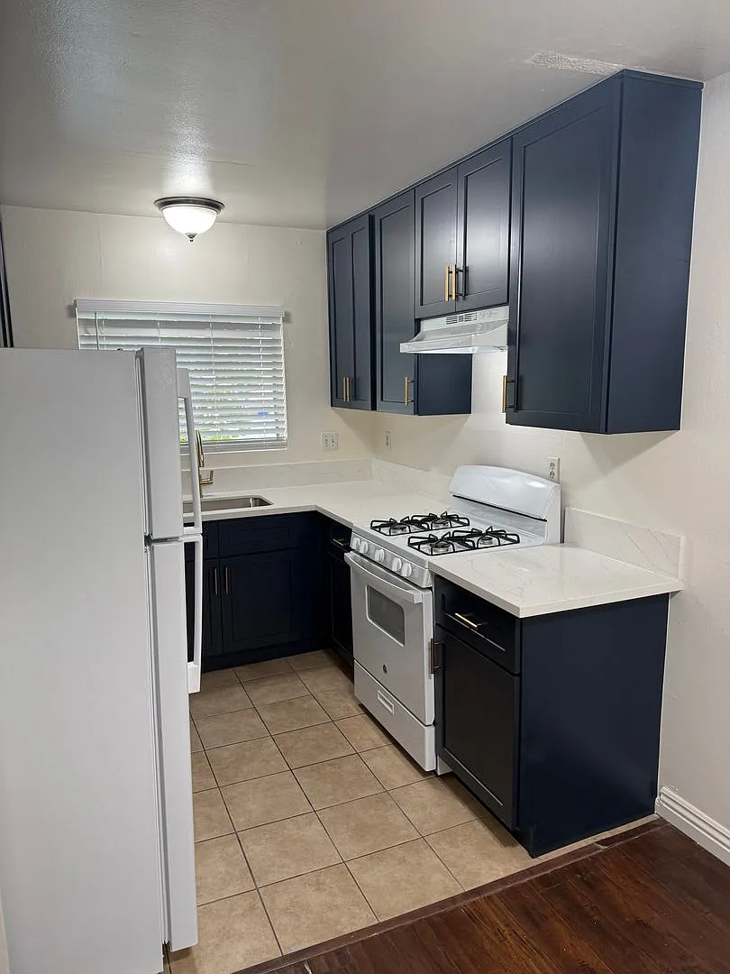 1432 Robinson Ave — Photo 3