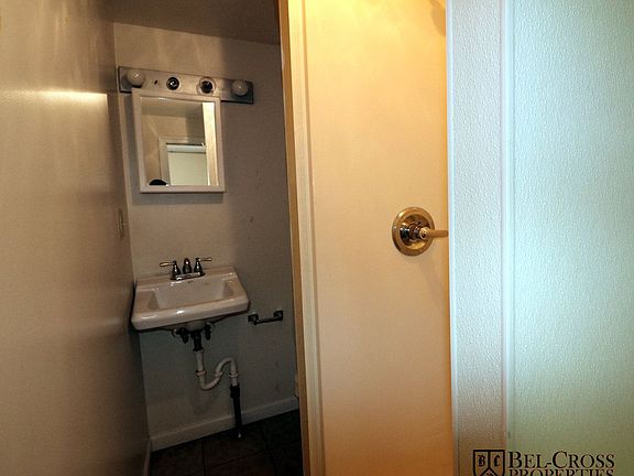 2nd image of 305 Lyndhurst St APT B