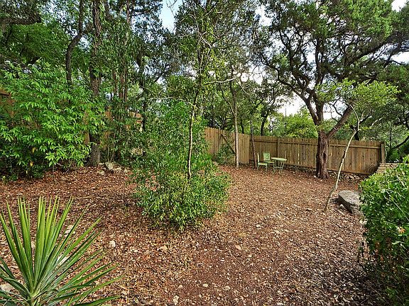 4th image of 1419 Redbud Trl