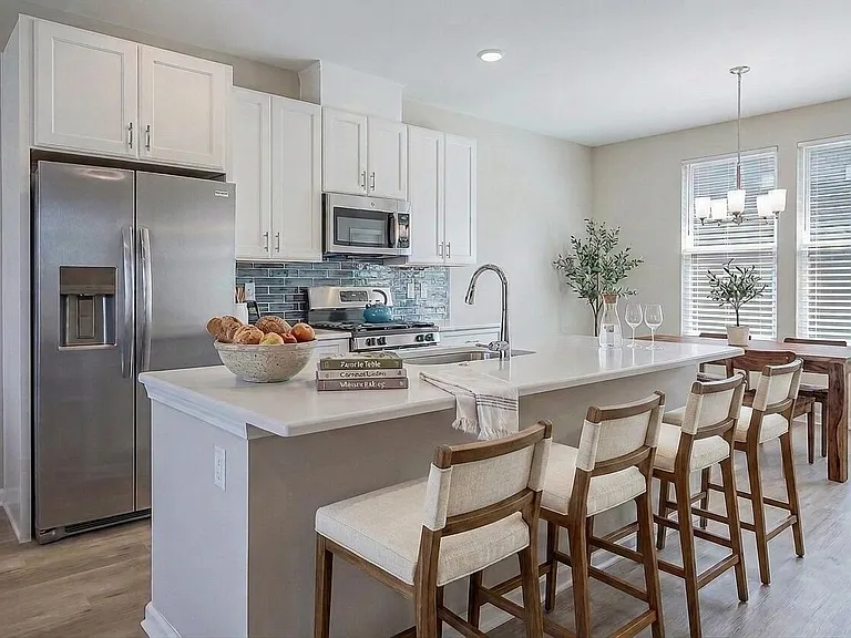 2150 Park Dr — Photo 3