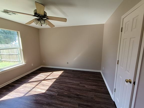 Bedroom with Walk-in Closet