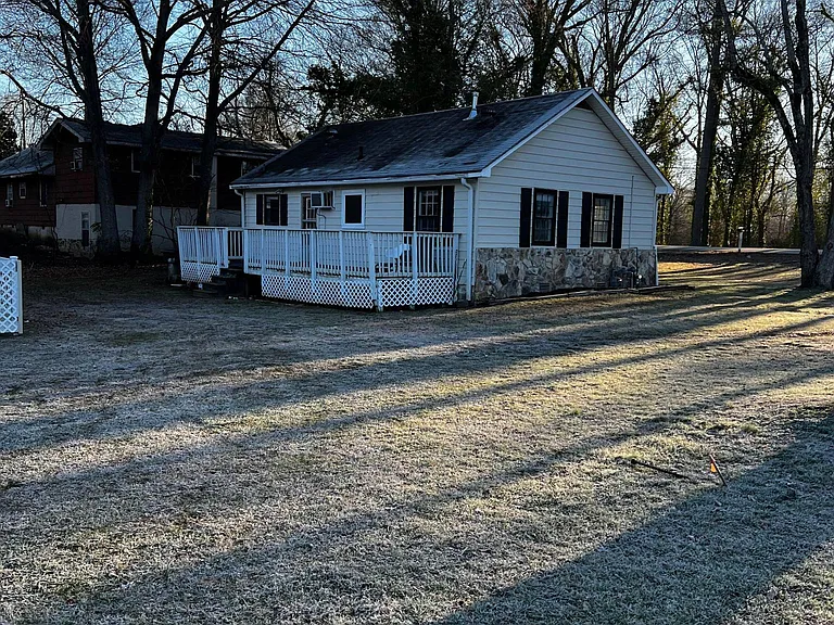 2415 Hamill Rd — Photo 4