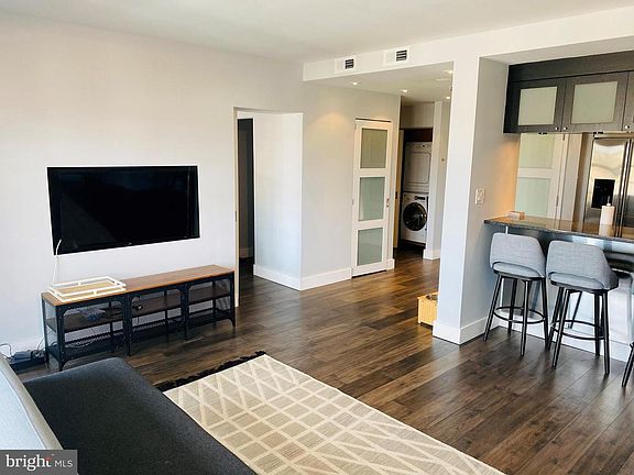 2nd image of 250 President St Unit 611