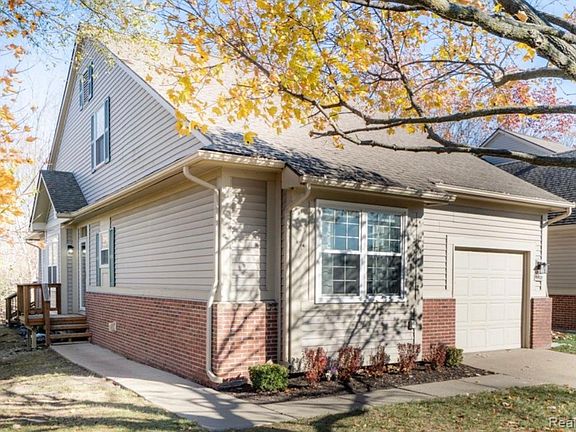 5th image of 41820 Independence Dr #1