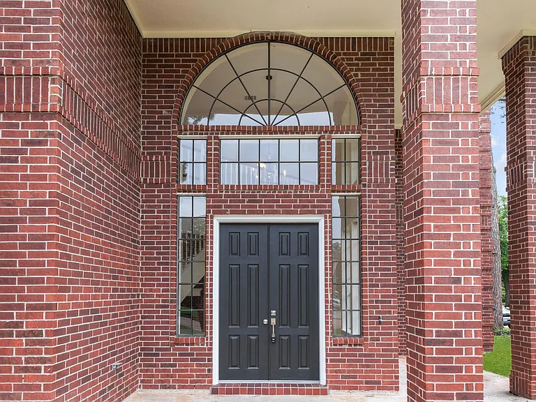 17402 Wilton Park Ct — Photo 2