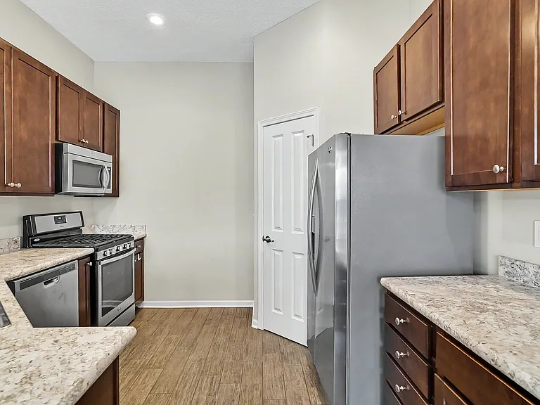 800 Redwood Ln — Photo 20