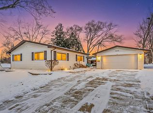 605 Tanglewood Dr, Streamwood, IL 60107