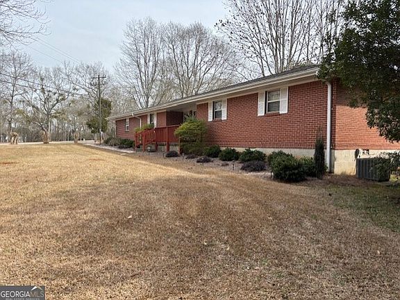 3rd image of 2215 Oak Hill Rd