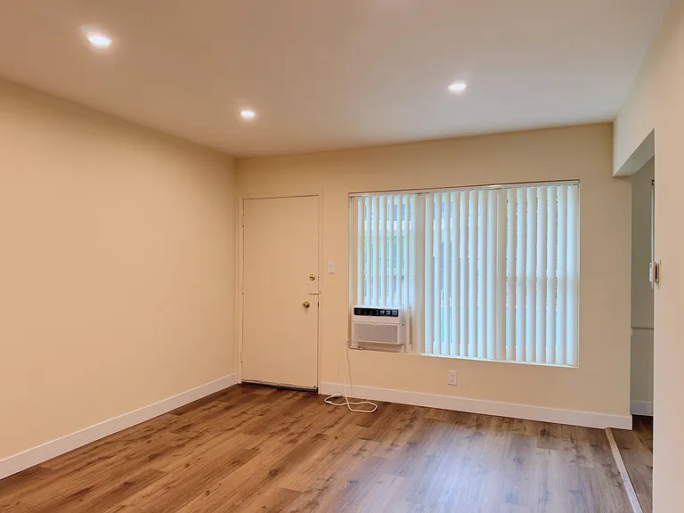 1130 N Verdugo Rd #5 — Photo 3