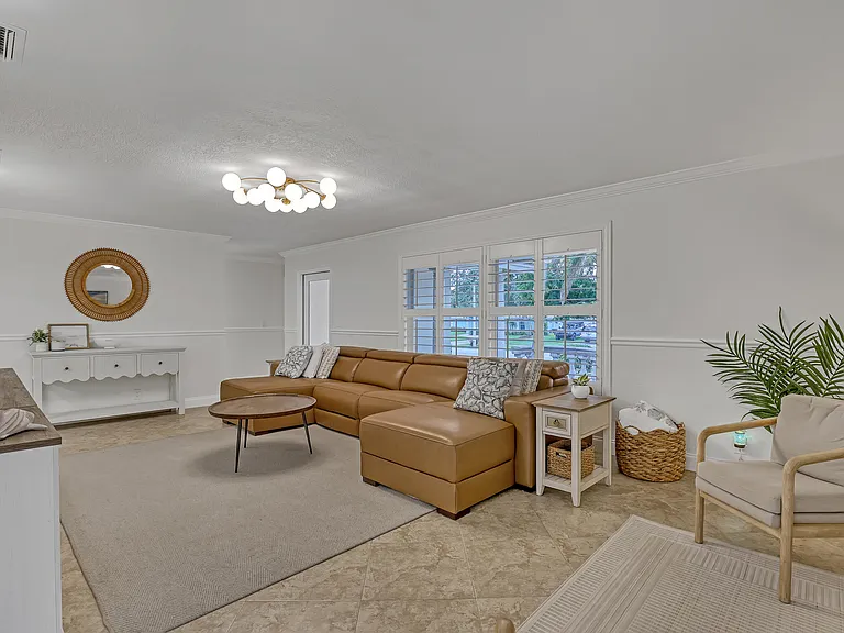 561 Anchorage Dr — Photo 3