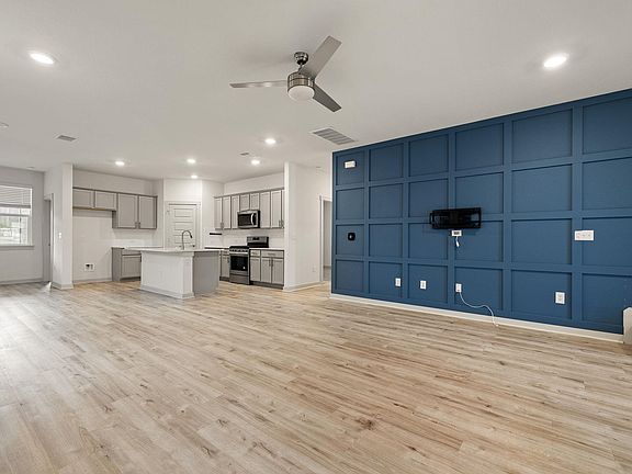 3rd image of 10716 Fulton Ave
