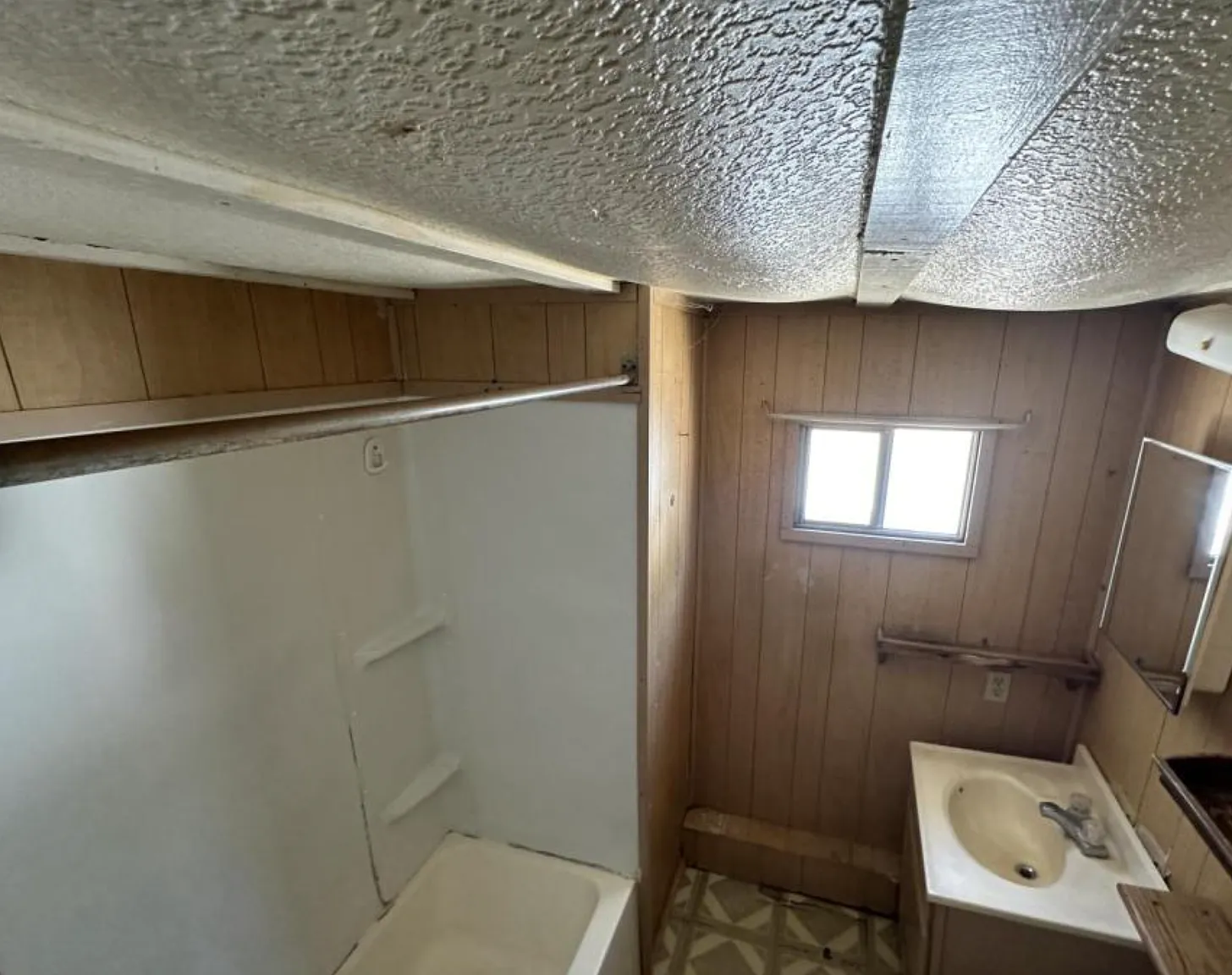 2 bed, 700 sqft, $795 — Photo 2