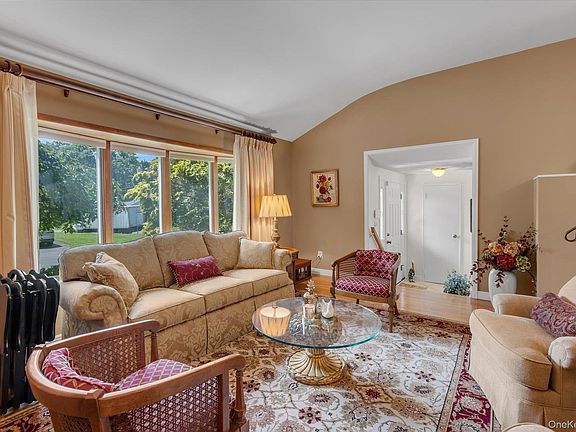 4th image of 19 Cottage Court
