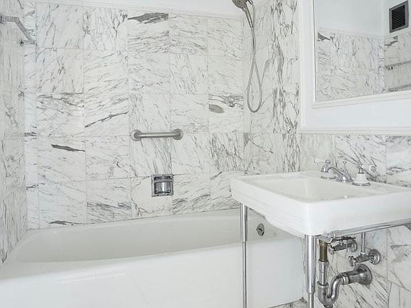 5th image of 500 E 83rd St APT 10H