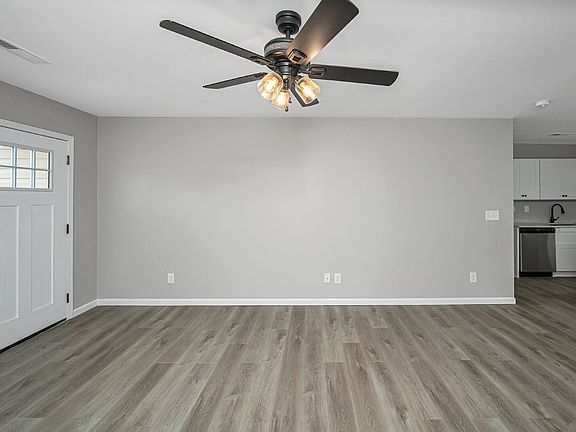 3rd image of 85 Smith Glen Dr