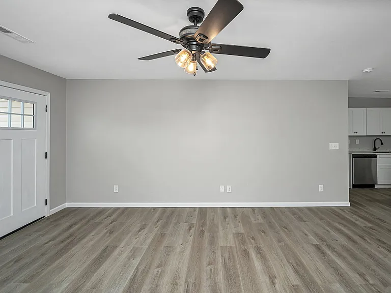 85 Smith Glen Dr — Photo 3