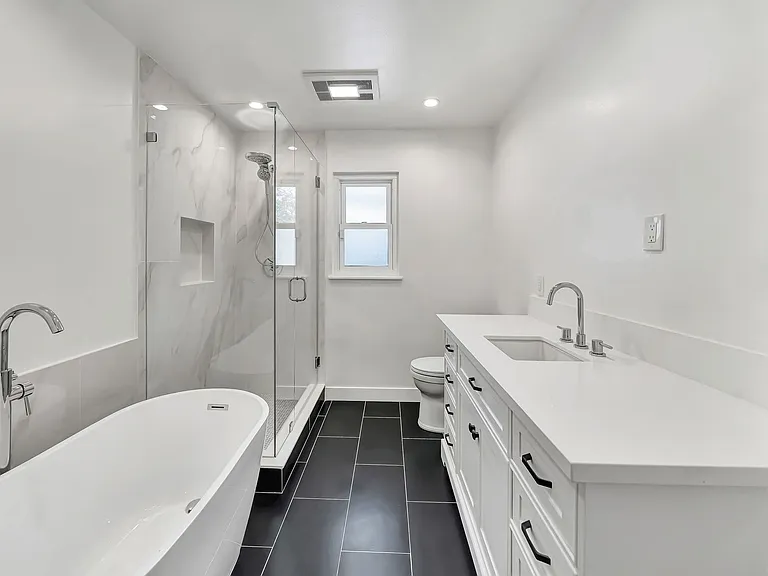 23008 Hamlin St — Photo 23