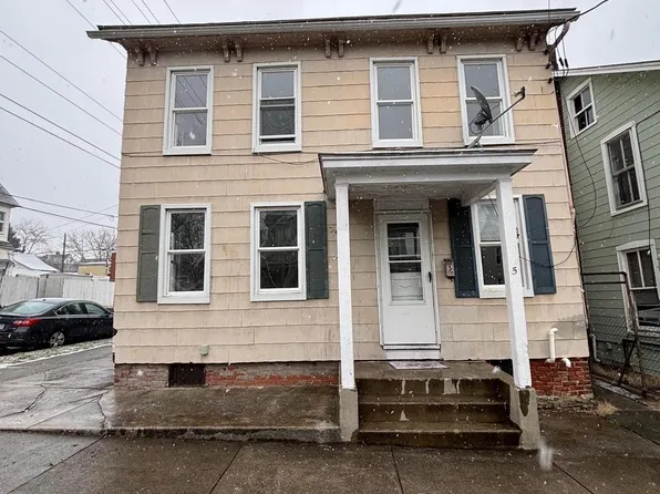 5 S Water St, Spring Grove, PA 17362