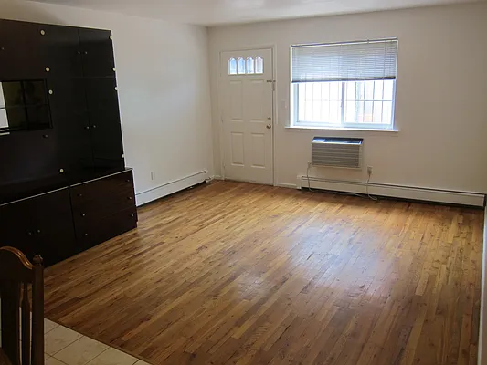 Rented by Realty 2000 Corp | media 89