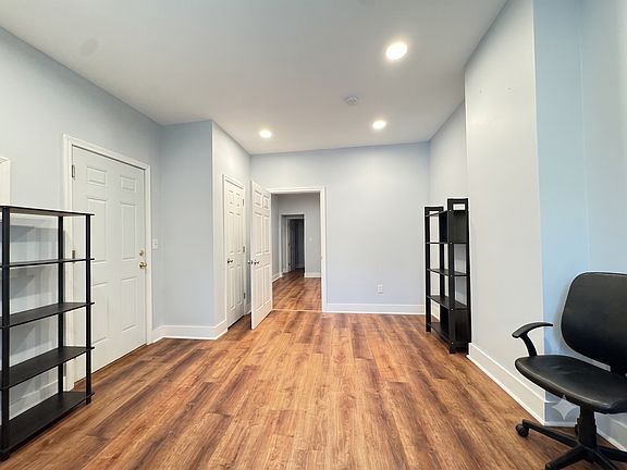 4th image of 946 State St #2R
