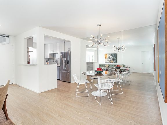 4th image of 938 N San Vicente Blvd #8
