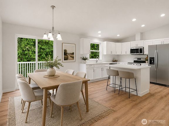 4th image of 20 SE Fuschia Ave