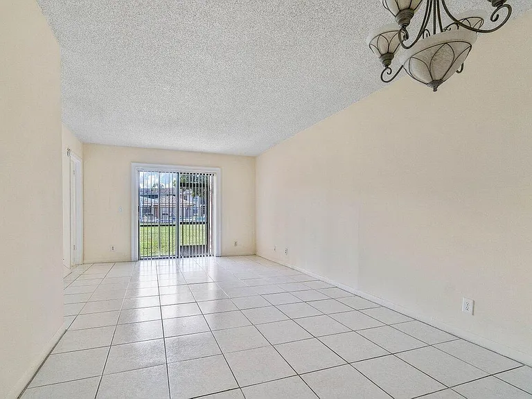 6736 Palmetto Cir S #105 — Photo 12