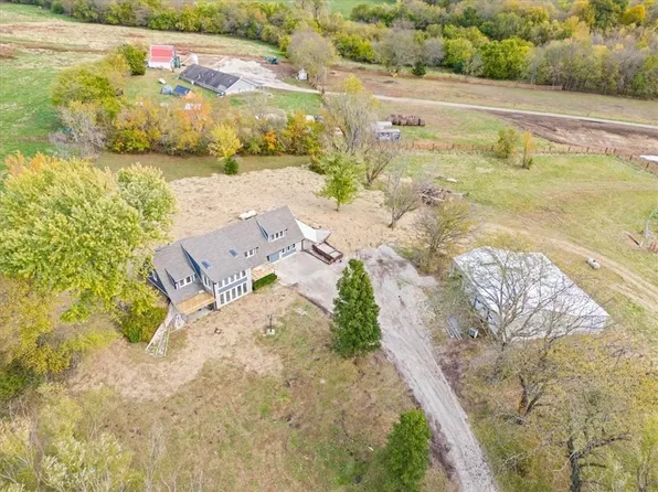 10203 S Outer Belt Rd, Oak Grove, MO 64075