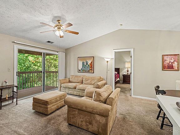 3rd image of 8909 Eagleview Drive