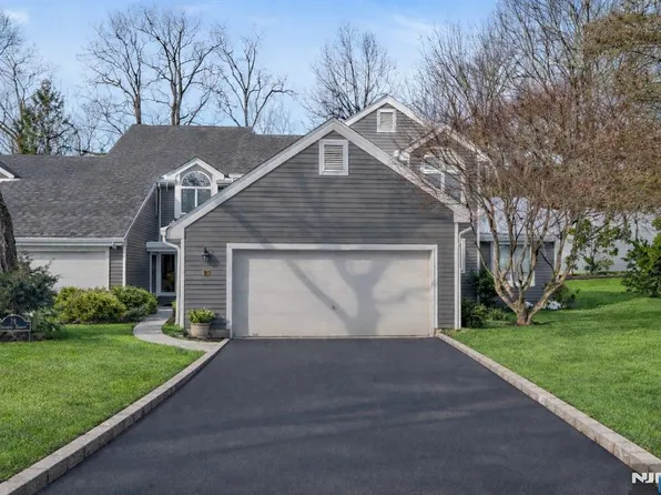 19 Crescent Hollow Ct, Ramsey, NJ 07446