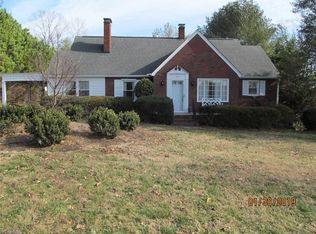552 Country Club Rd, Mount Airy, NC 27030