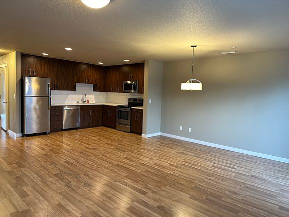 3rd image of 8706 NE 39th St