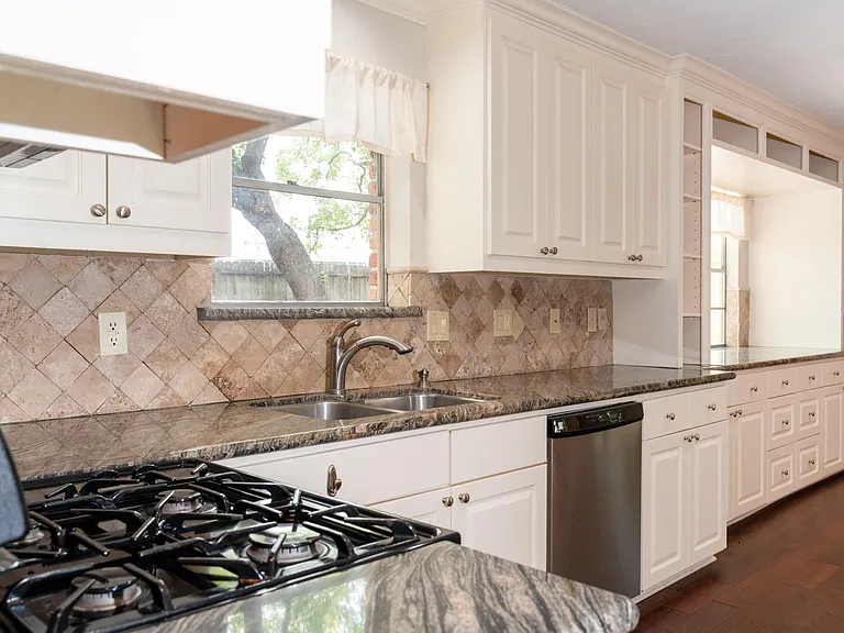 1704 Crystal Hills Dr — Photo 9