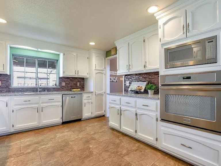 1667 Berna St — Photo 10
