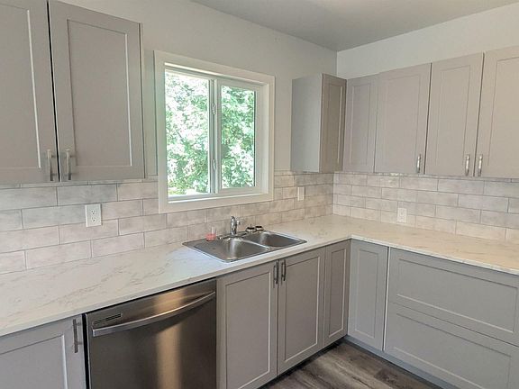 3rd image of 4710 54a Ave
