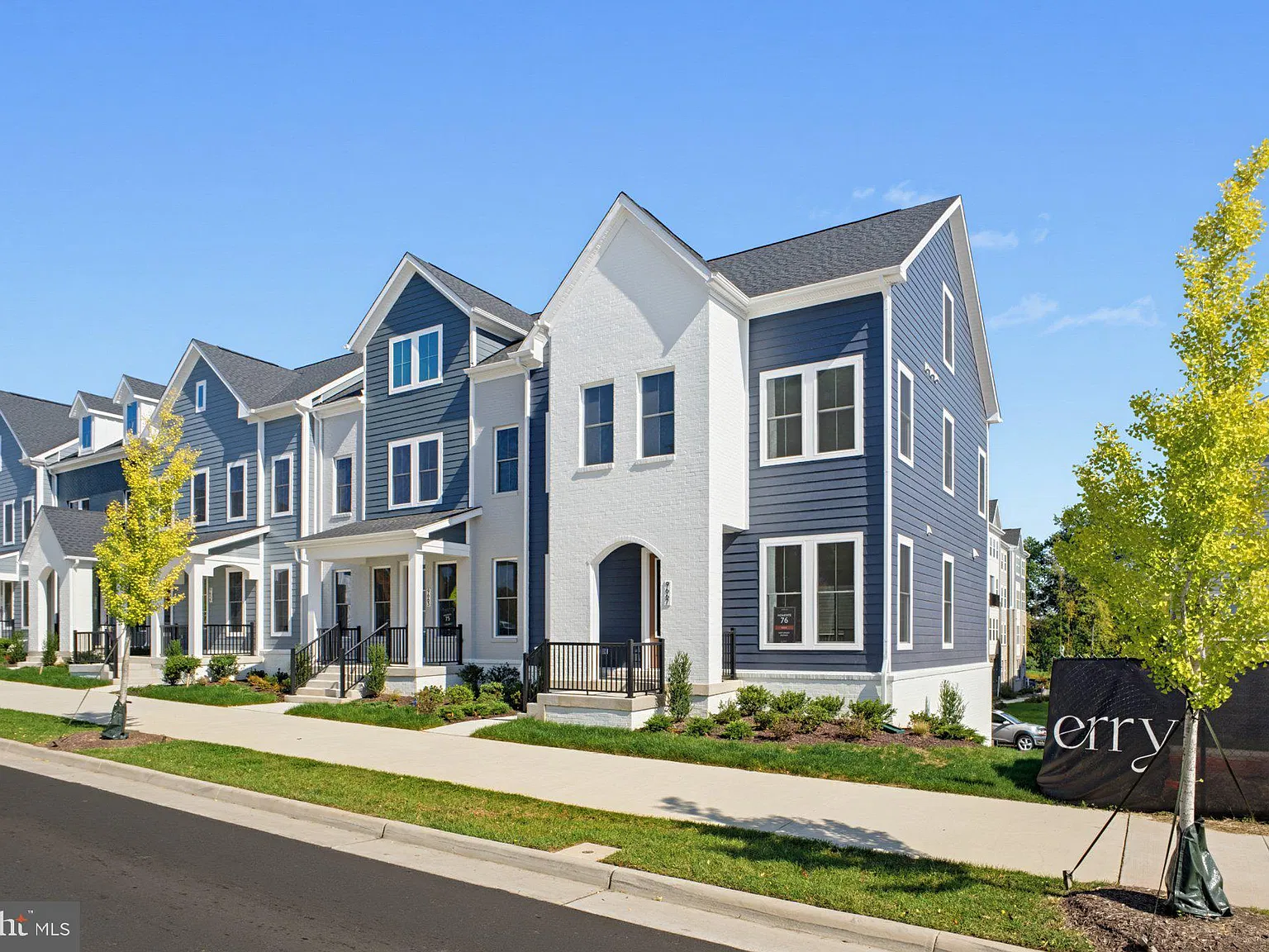 3 bed, 3.5 bath, 2172 sqft, $3,700 — Photo 3