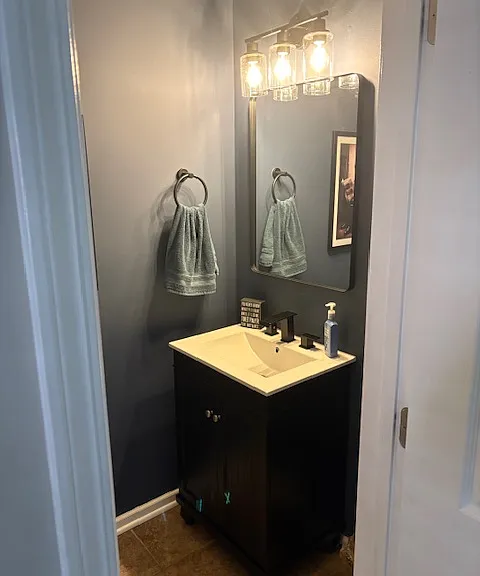 Downstairs 1/2 bath