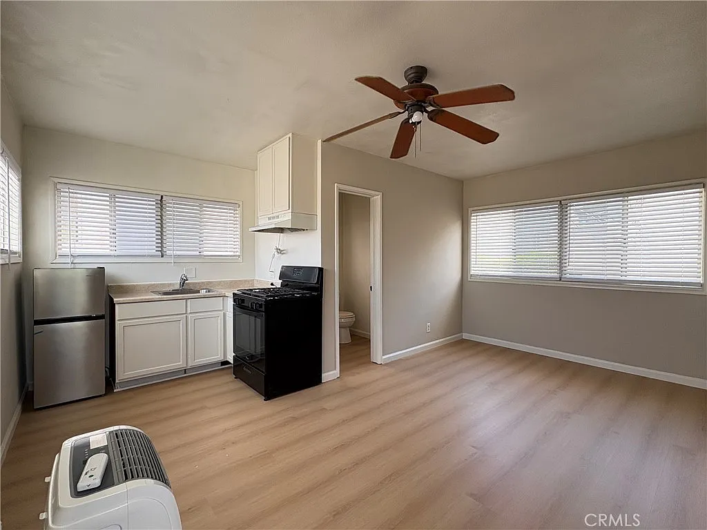 Studio, 300 sqft, $1,895 — Photo 1