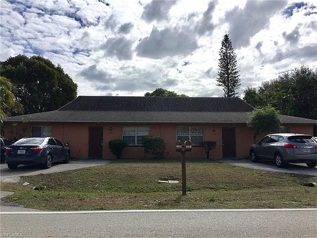 2nd image of 1520 Maple Dr