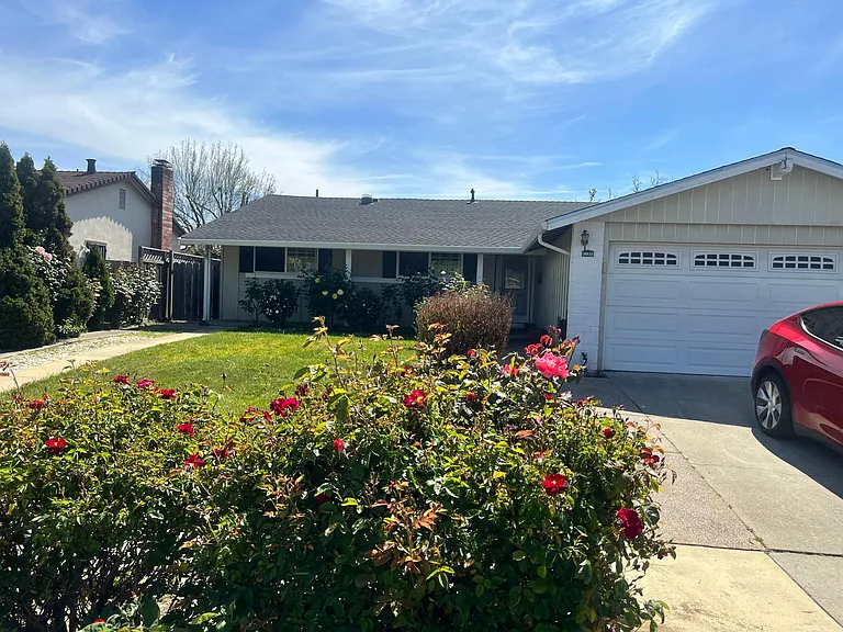 34833 Warwick Ct — Photo 1