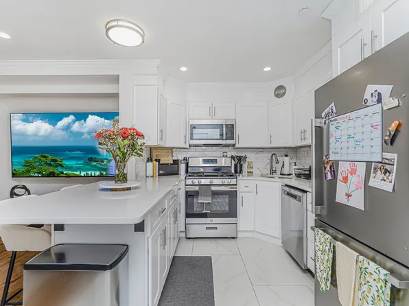 4132 Victory Blvd APT 2, Staten Island, NY 10314