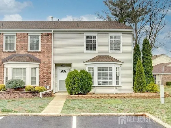 308 Pewter Ct, Old Bridge, NJ 08857